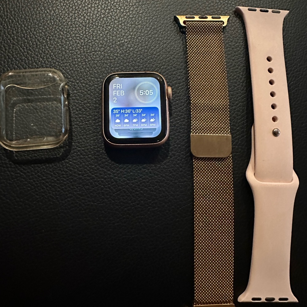 APPLE WATCH SERIES 4 40MM GOLD ALUMINUM & CERAMIC ION-X GLASS RETINA GPS•LTE